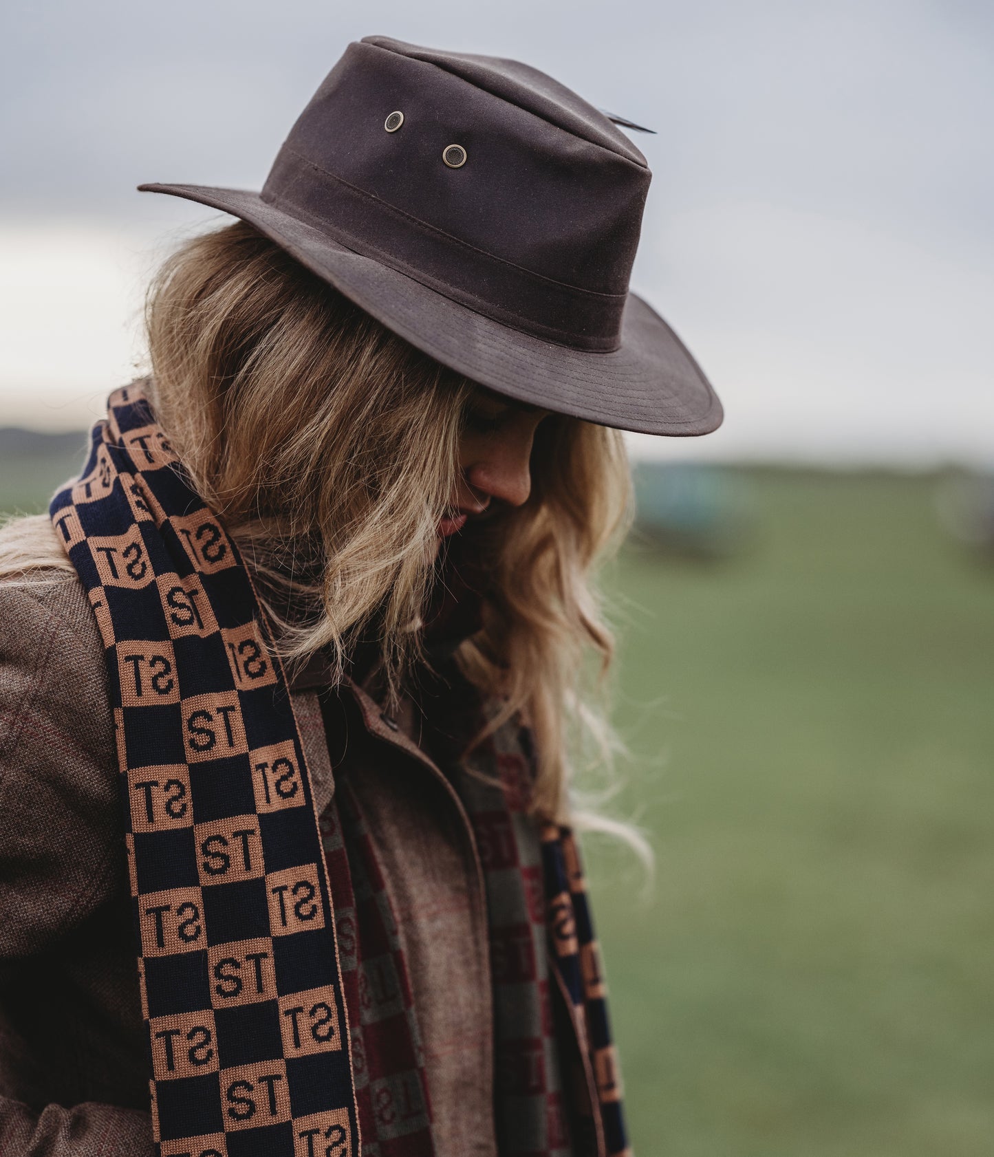 Squared Monogram Scarf Navy/Tan